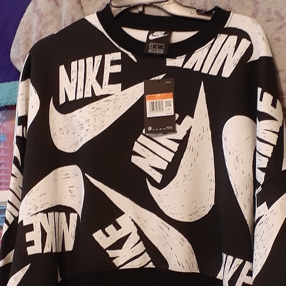 Nike top